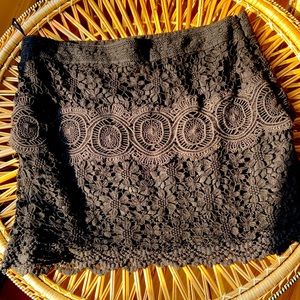 FREE PEOPLE SIZE 8 black mini FLOWER LACY SKIRT